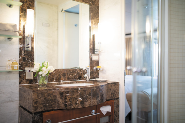 RSSC Seven Seas Voyager Grand Suite Bathrrom ©Regent Seven Seas Cruise.jpg
